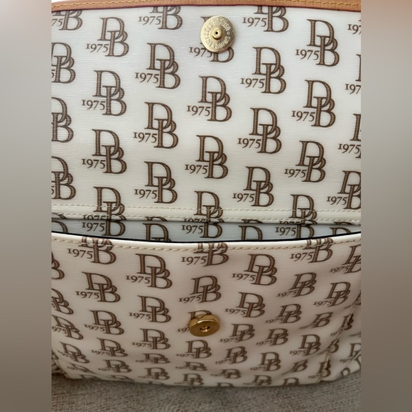 Dooney & Bourke Diaper Bag W/ Changing Mat Signature Pattern White & Brown - Picture 6 of 14